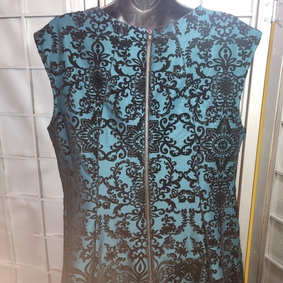 Danny and Nicole size 14 sleeveless dress with zipper back - Picture 10 of 16